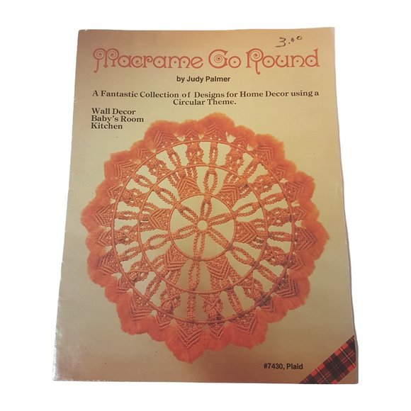 Vintage 70s 1980s Macrame Go Round Macrame Craft Book Macrame Pattern Book - Picture 1 of 11
